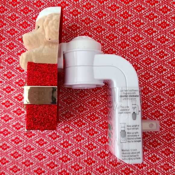 ๐BOGO 50% OFF๐๐๐กNWTโผ๏ธ BBW Present Puppy Scent Control Plug-in w/ Refills - Picture 4 of 14